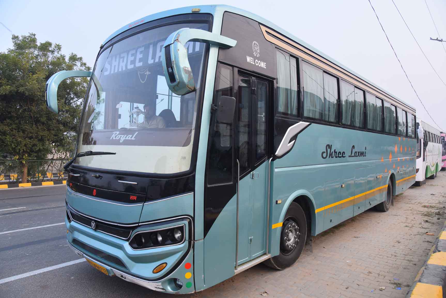 49 Seater Luxury Bus 