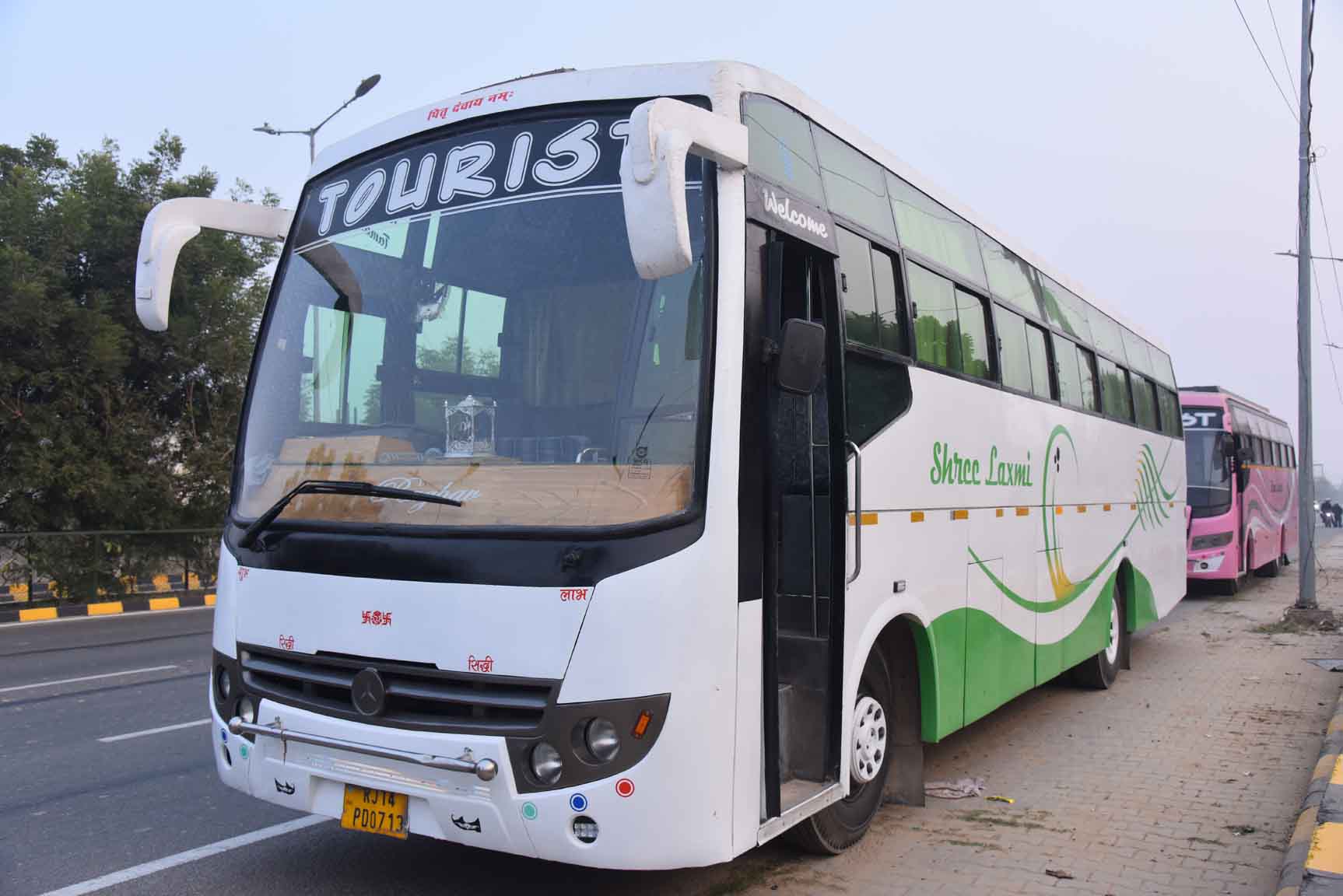 52 Seater Luxury Bus 